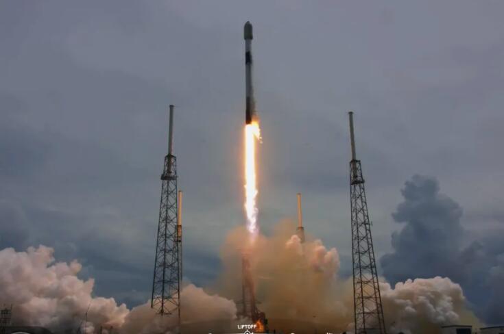 SpaceX launches 88 more satellites, bringing the total to nearly 900 so far this year