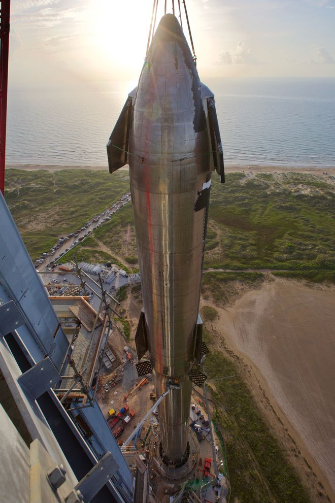Starship assembled successfully, 120 meters high, Elon Musk: dream come true